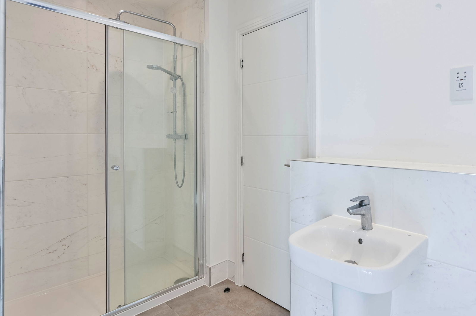 4 bed detached house for sale, Chertsey 13