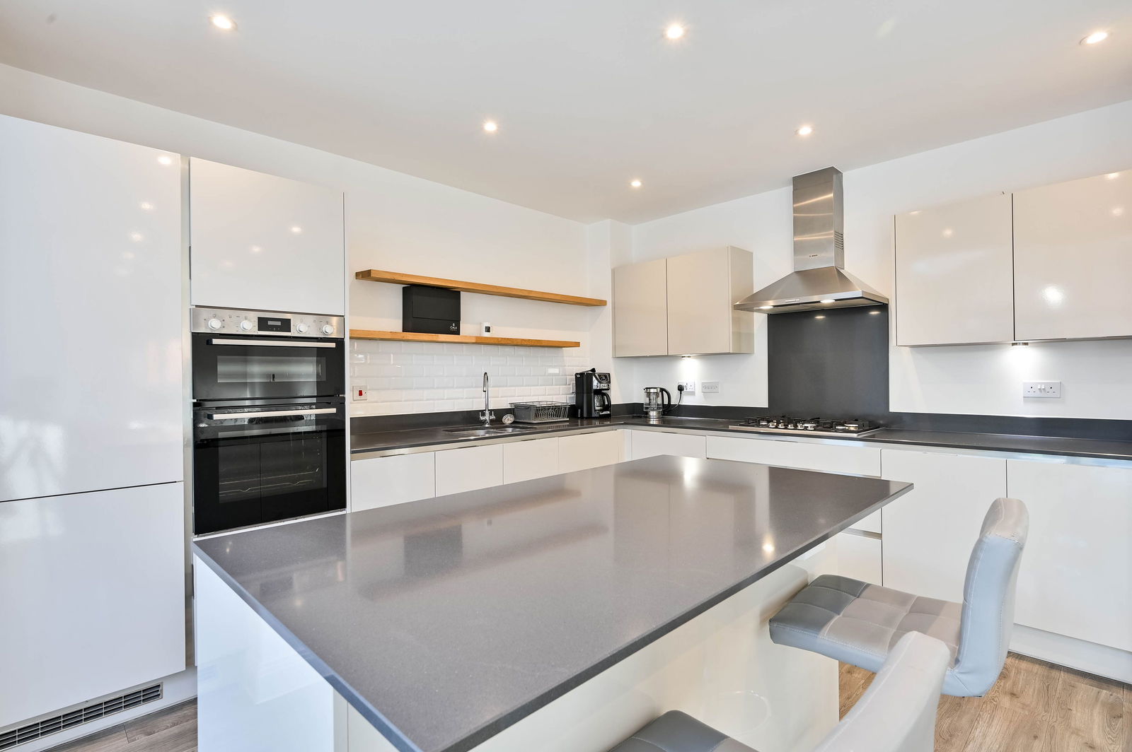 4 bed detached house for sale, Chertsey 7