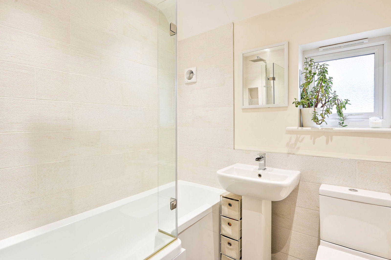 4 bed detached house for sale in Guildford Road, Leatherhead  - Property Image 25