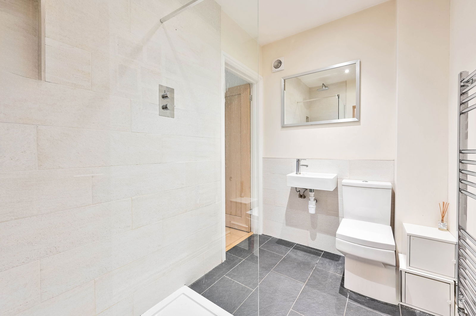 4 bed detached house for sale in Guildford Road, Leatherhead  - Property Image 12