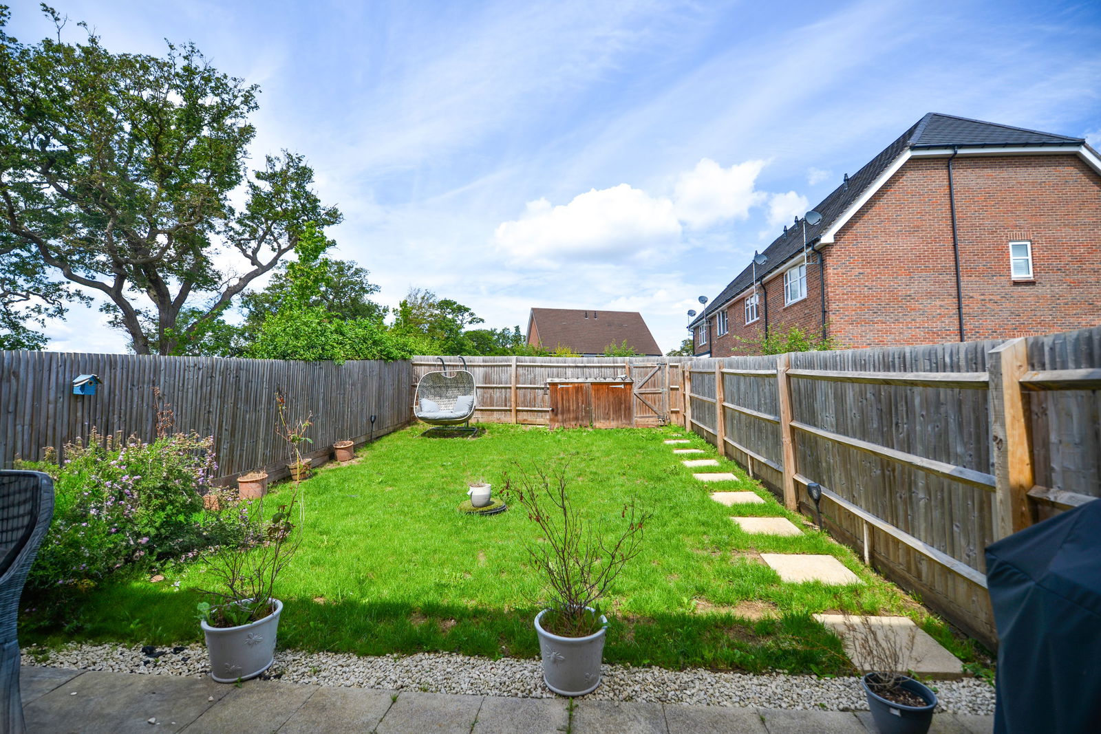 3 bed terraced house for sale, Leatherhead 3