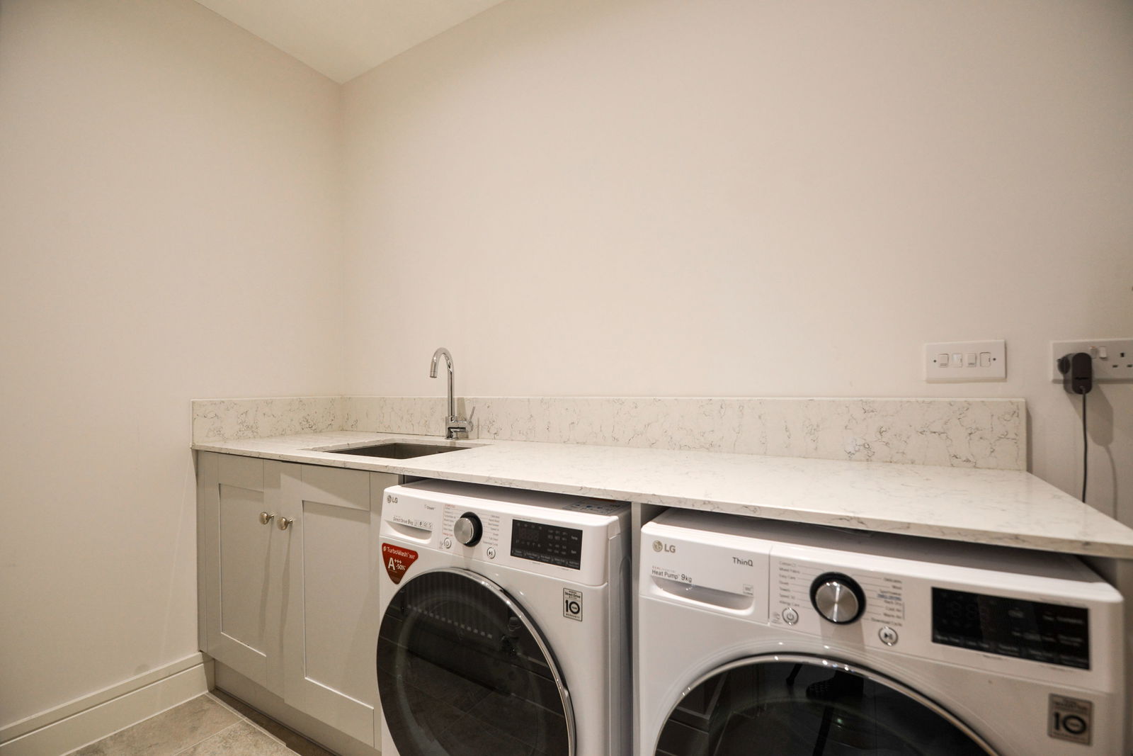 3 bed terraced house for sale, Leatherhead  - Property Image 14