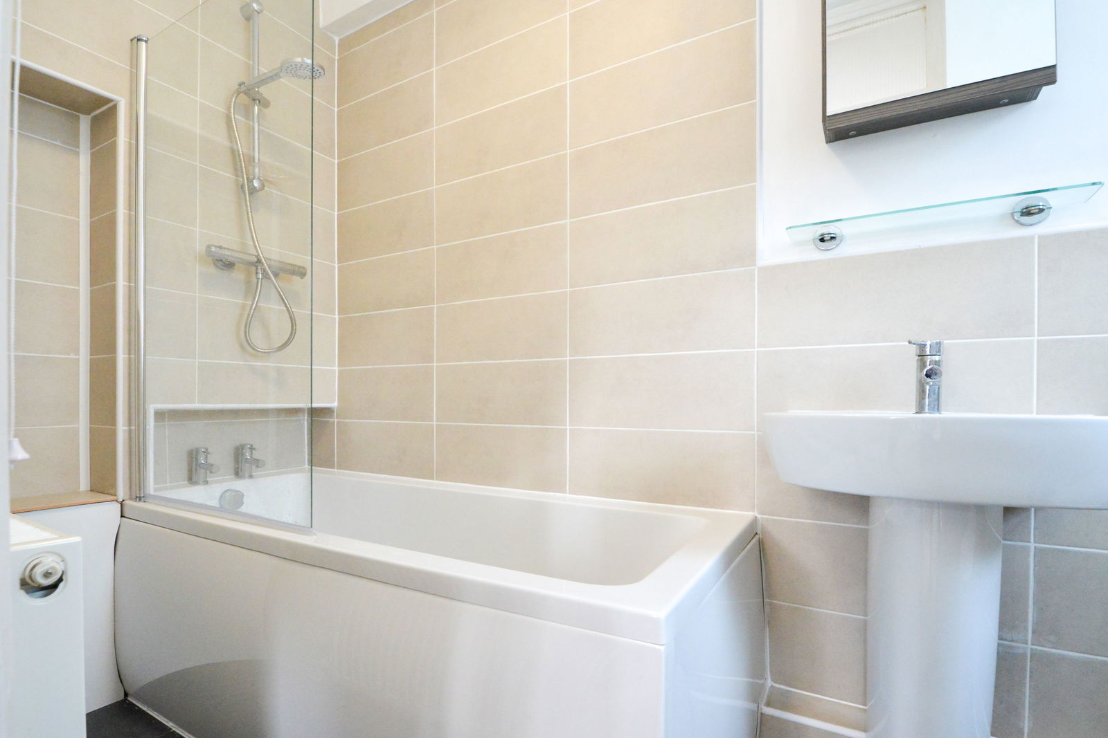 2 bed semi-detached house for sale in Lower Road, Leatherhead 6