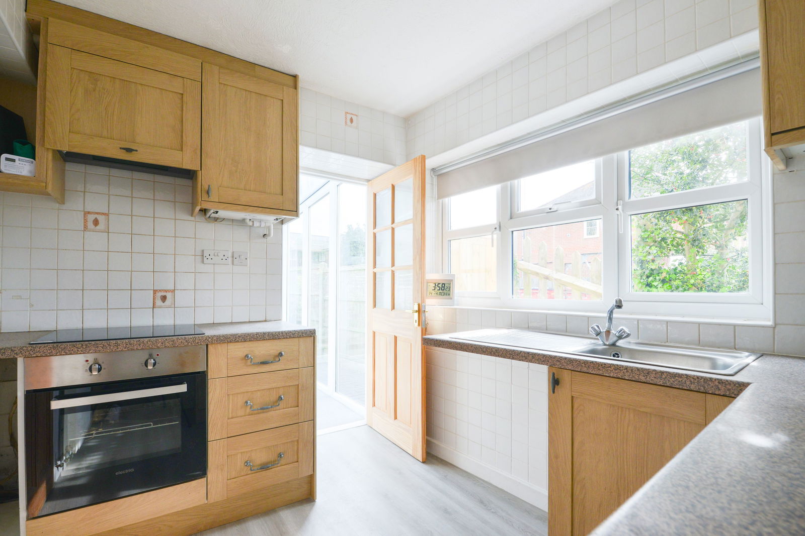 2 bed semi-detached house for sale in Lower Road, Leatherhead 5
