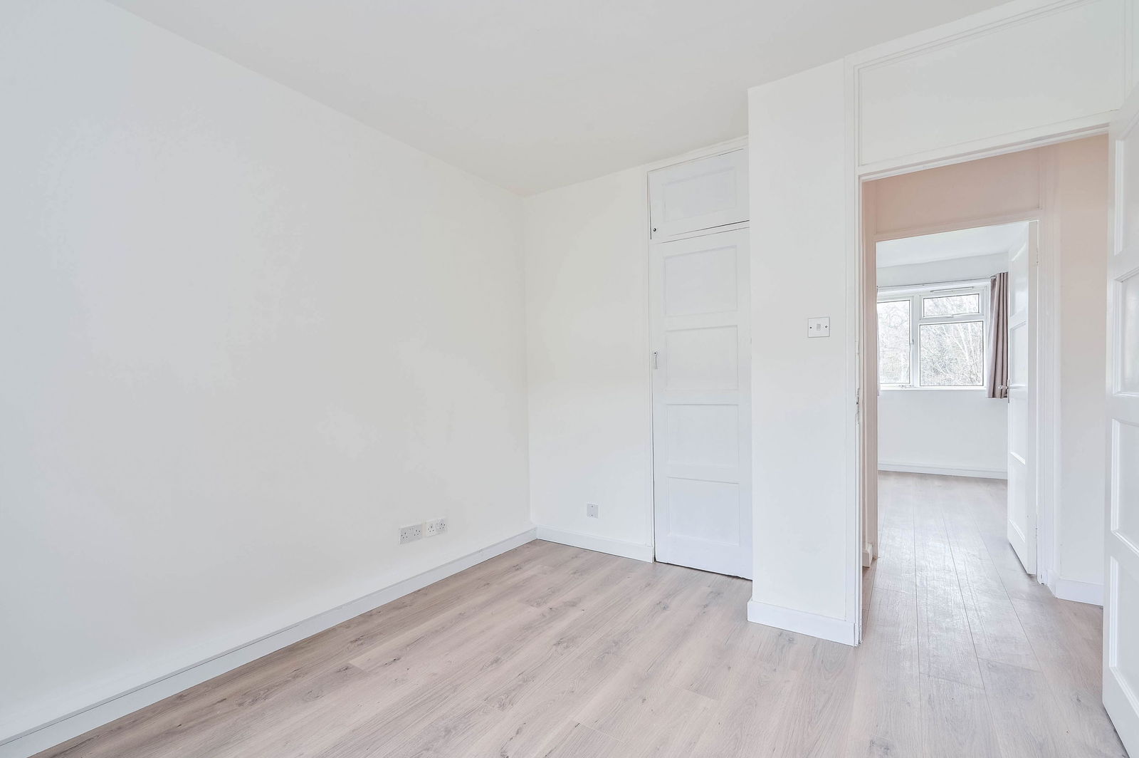 3 bed flat for sale in Kingsnympton Park, Kingston Upon Thames  - Property Image 24