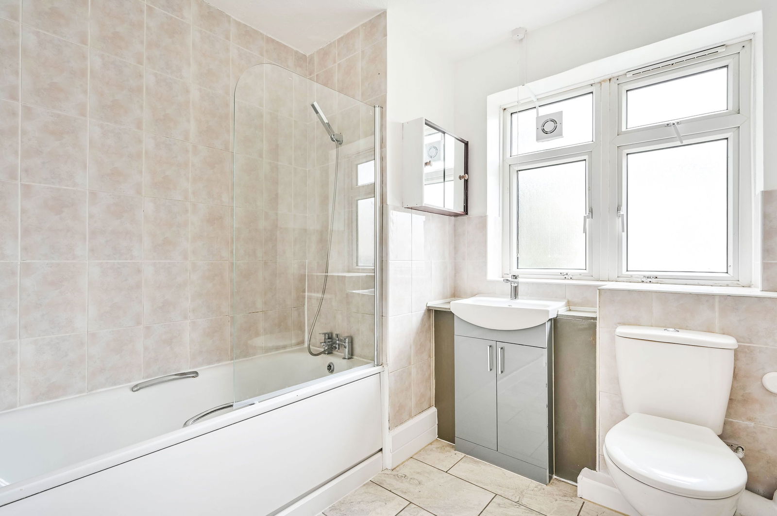 3 bed flat for sale in Kingsnympton Park, Kingston Upon Thames  - Property Image 8
