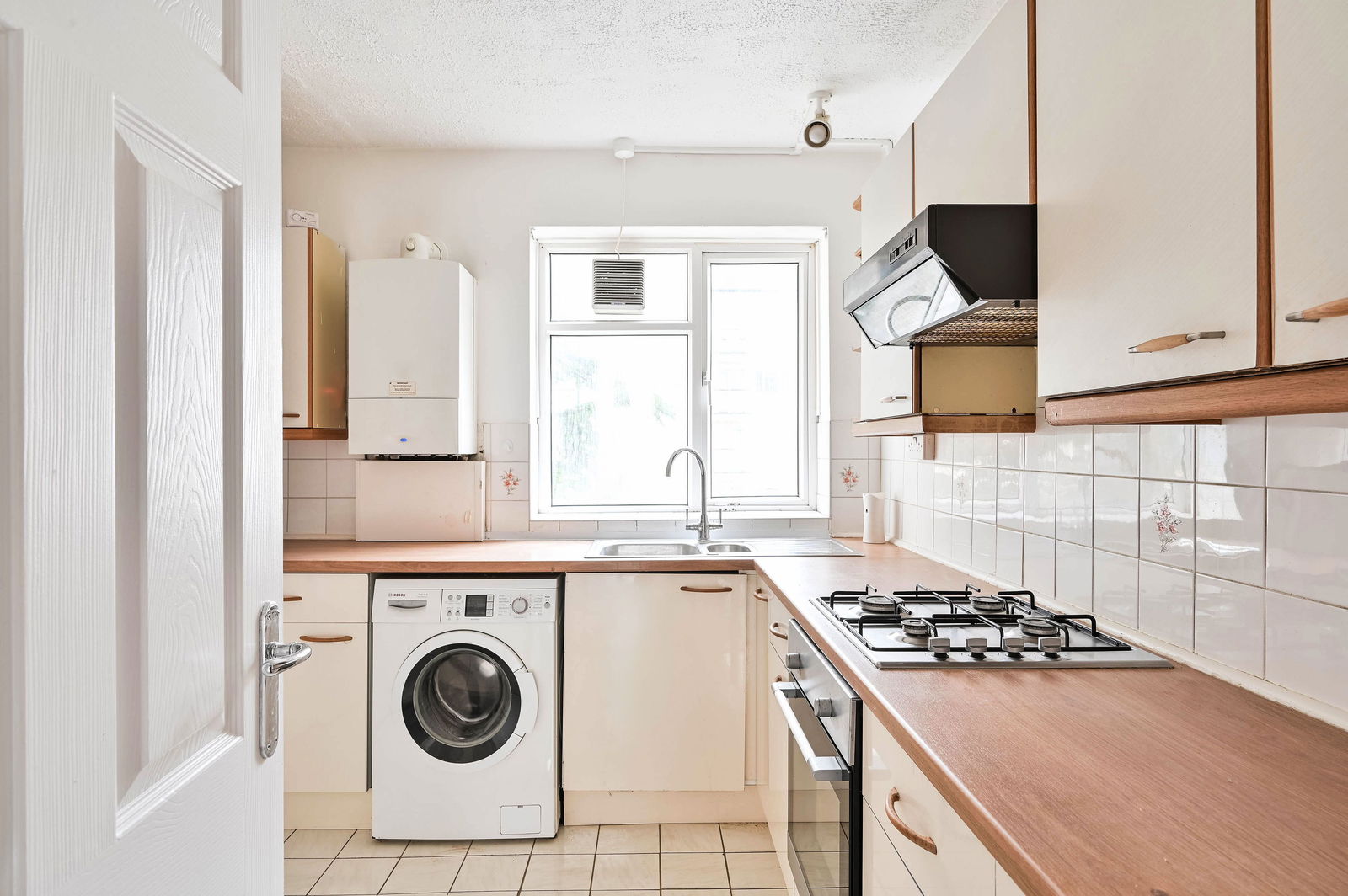 3 bed flat for sale in Kingsnympton Park, Kingston Upon Thames  - Property Image 5