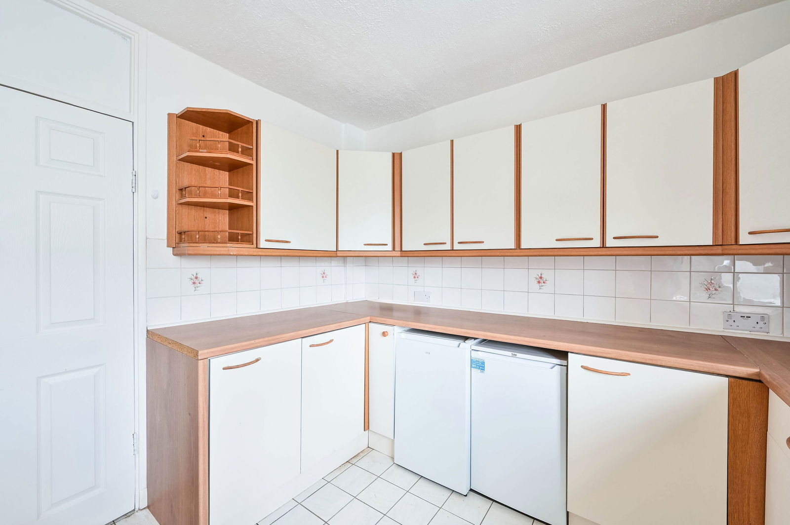 3 bed flat for sale in Kingsnympton Park, Kingston Upon Thames 6