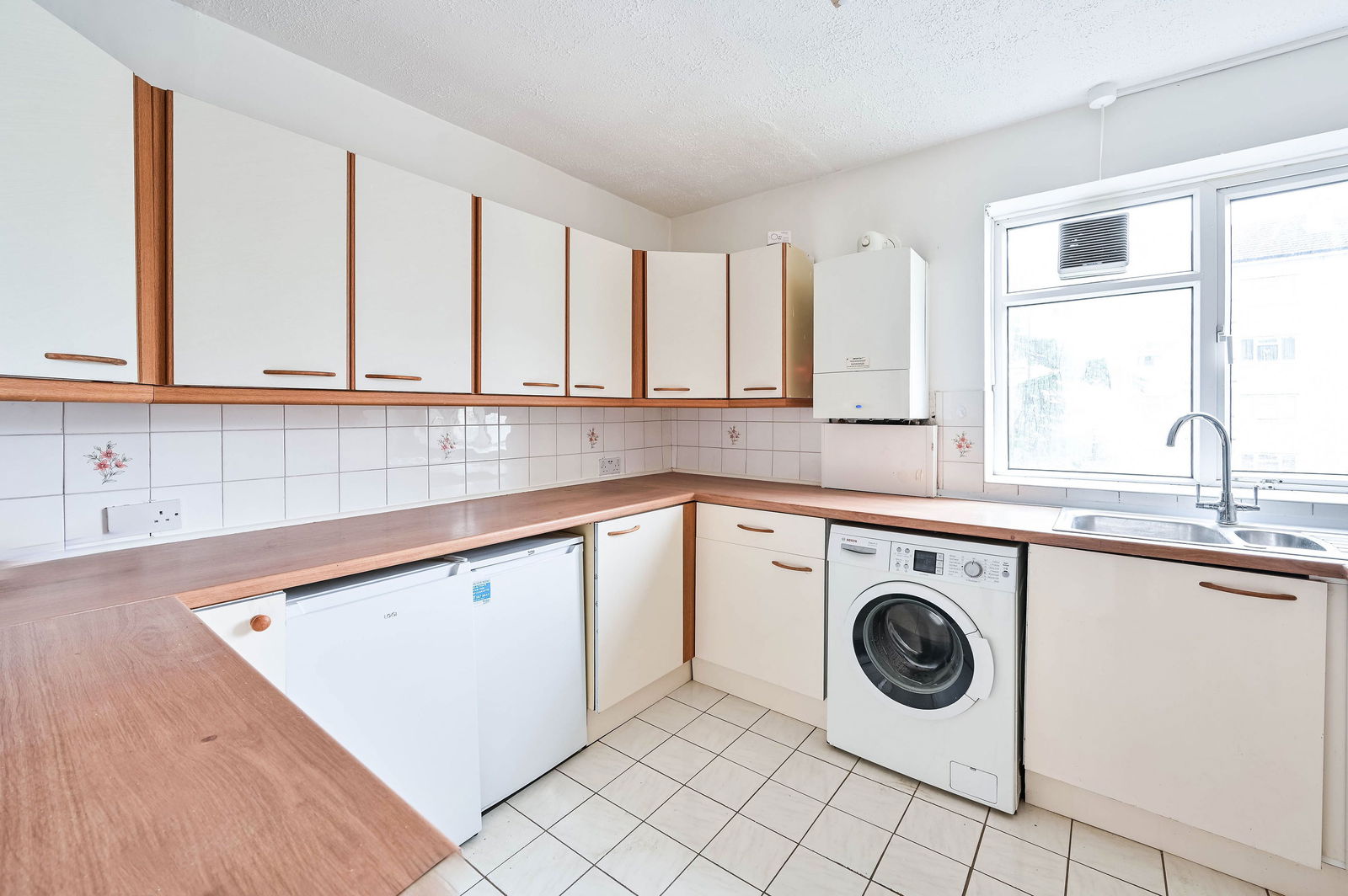 3 bed flat for sale in Kingsnympton Park, Kingston Upon Thames  - Property Image 6