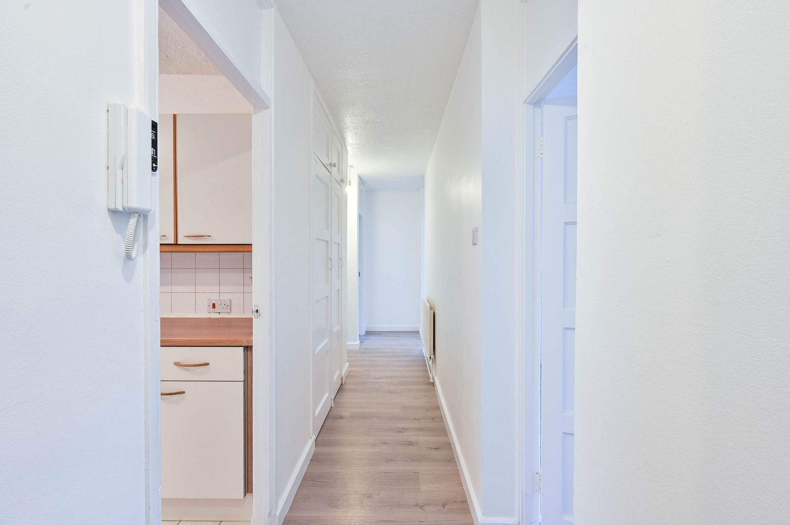 3 bed flat for sale in Kingsnympton Park, Kingston Upon Thames  - Property Image 17