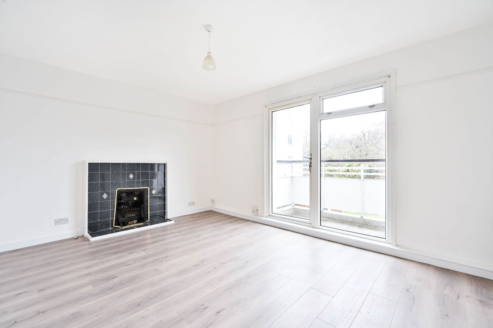 3 bed flat for sale in Kingsnympton Park, Kingston Upon Thames  - Property Image 20