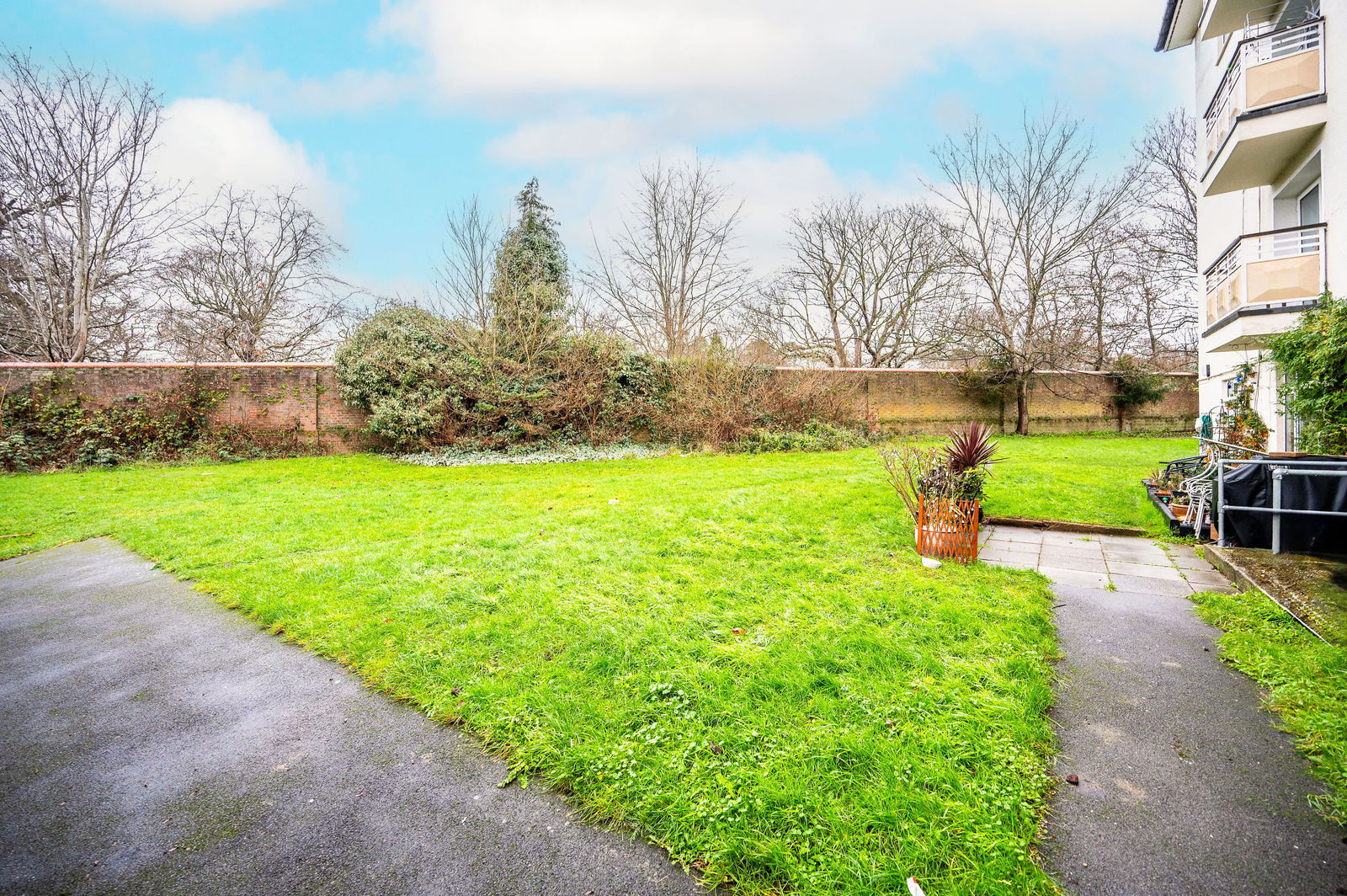 3 bed flat for sale in Kingsnympton Park, Kingston Upon Thames 11