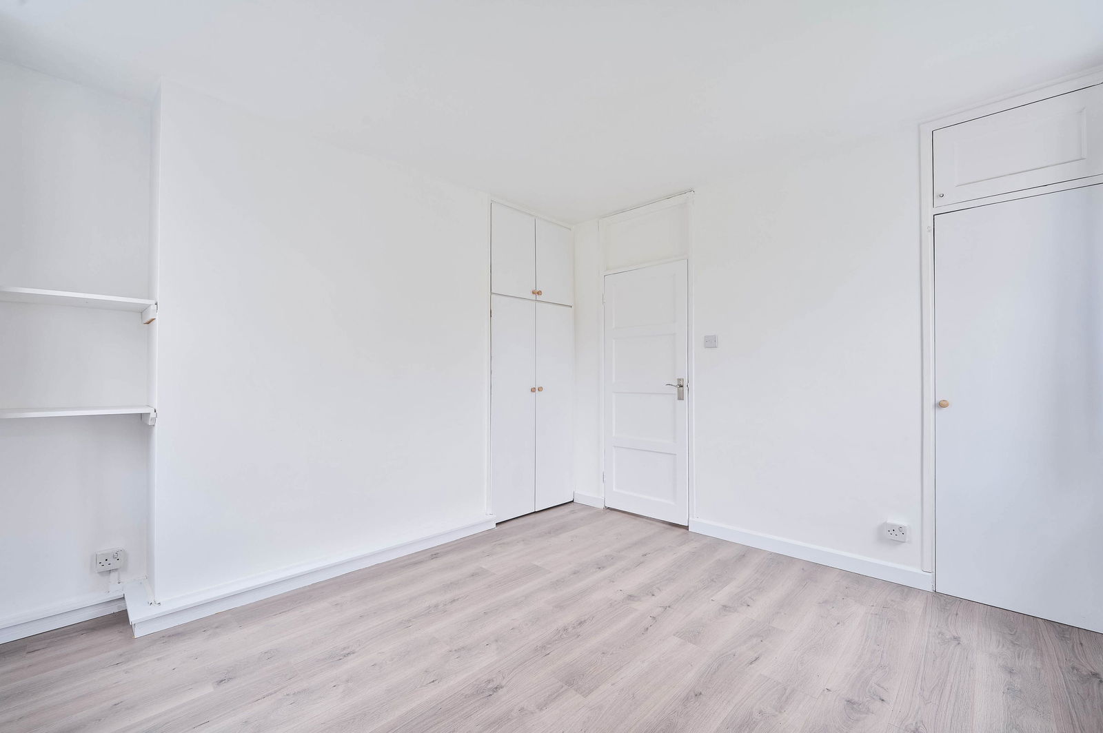 3 bed flat for sale in Kingsnympton Park, Kingston Upon Thames  - Property Image 22