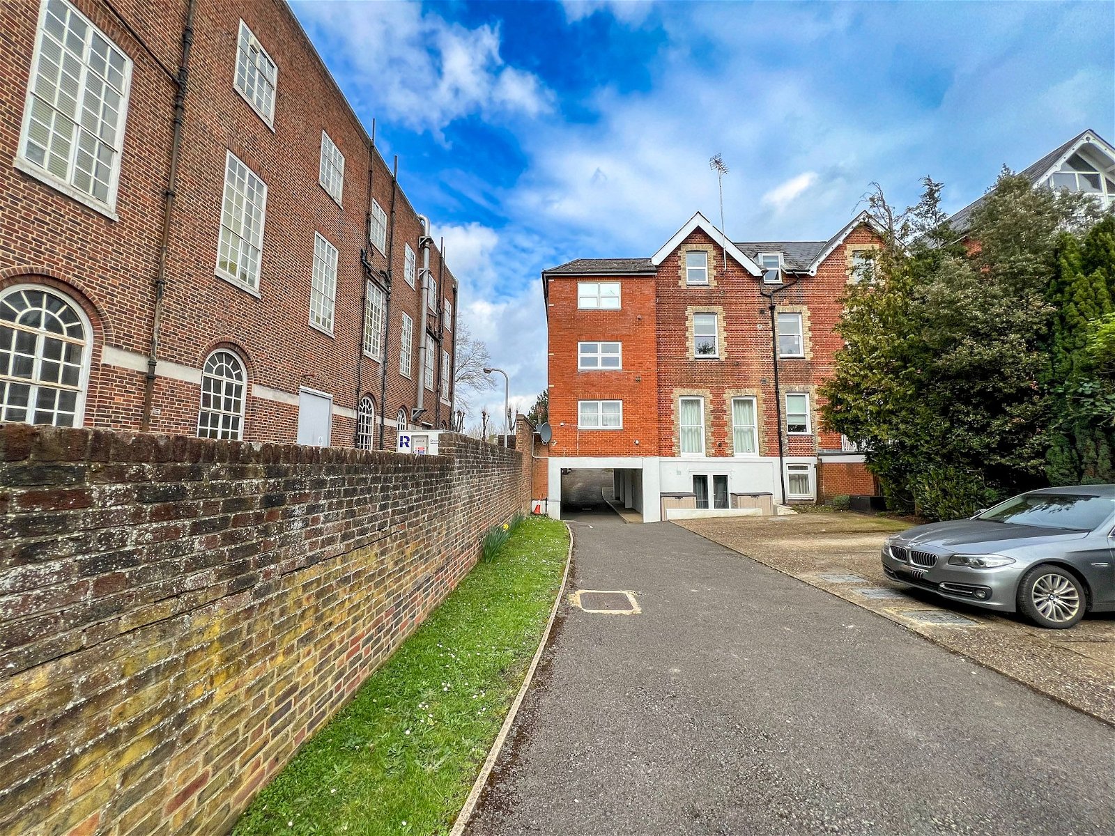 1 bed flat to rent in Station Road, Leatherhead 4