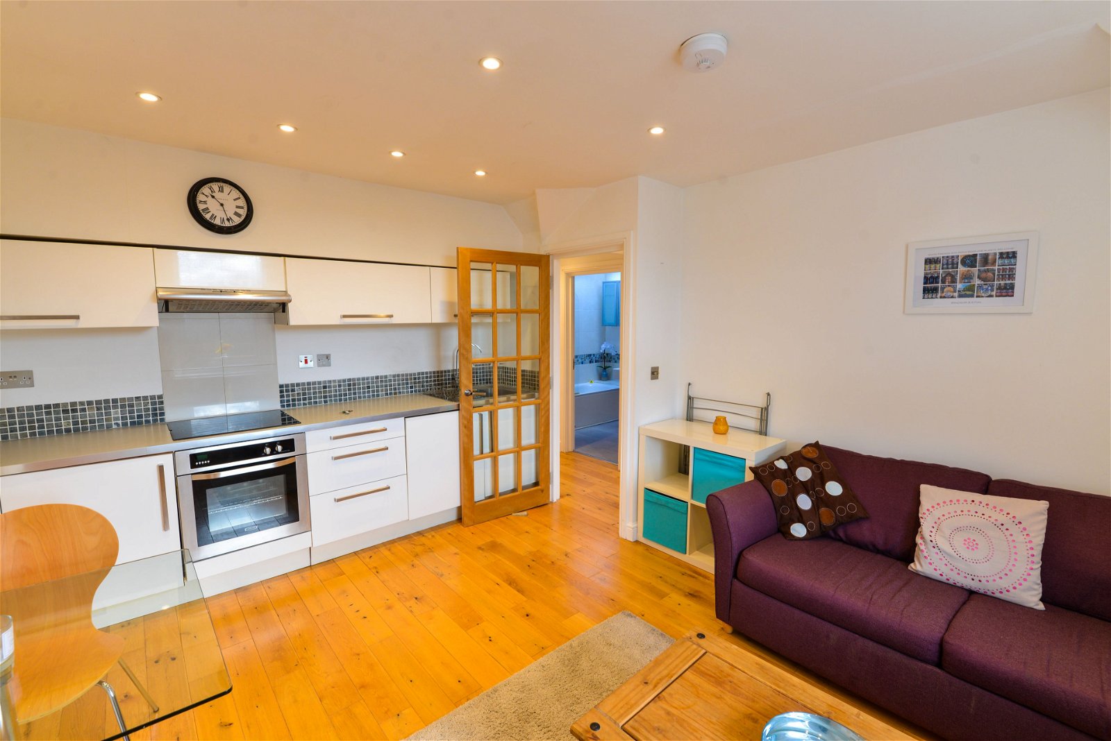 1 bed flat to rent in Station Road, Leatherhead  - Property Image 1