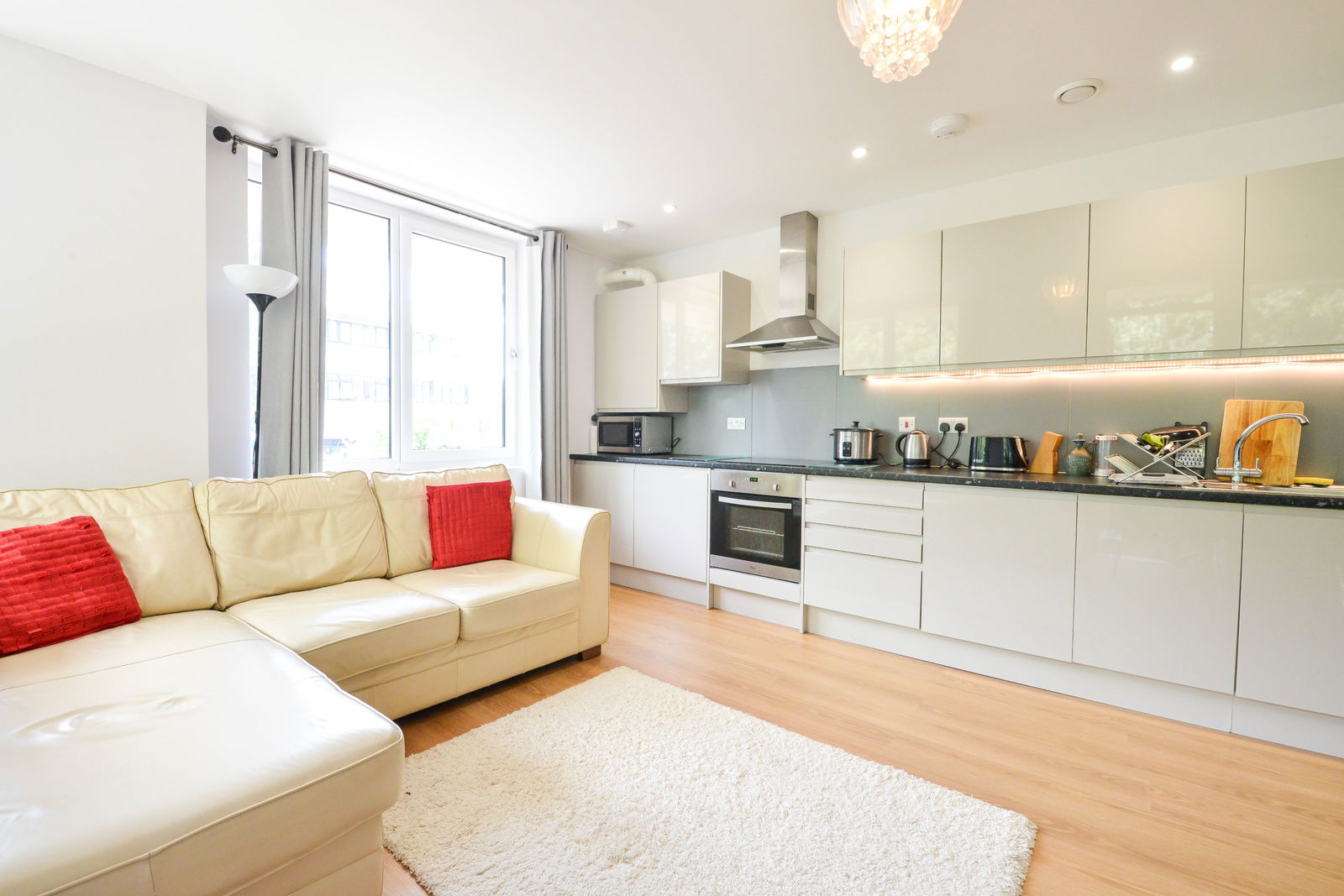 2 bed apartment to rent in Challenge Court, Leatherhead  - Property Image 3