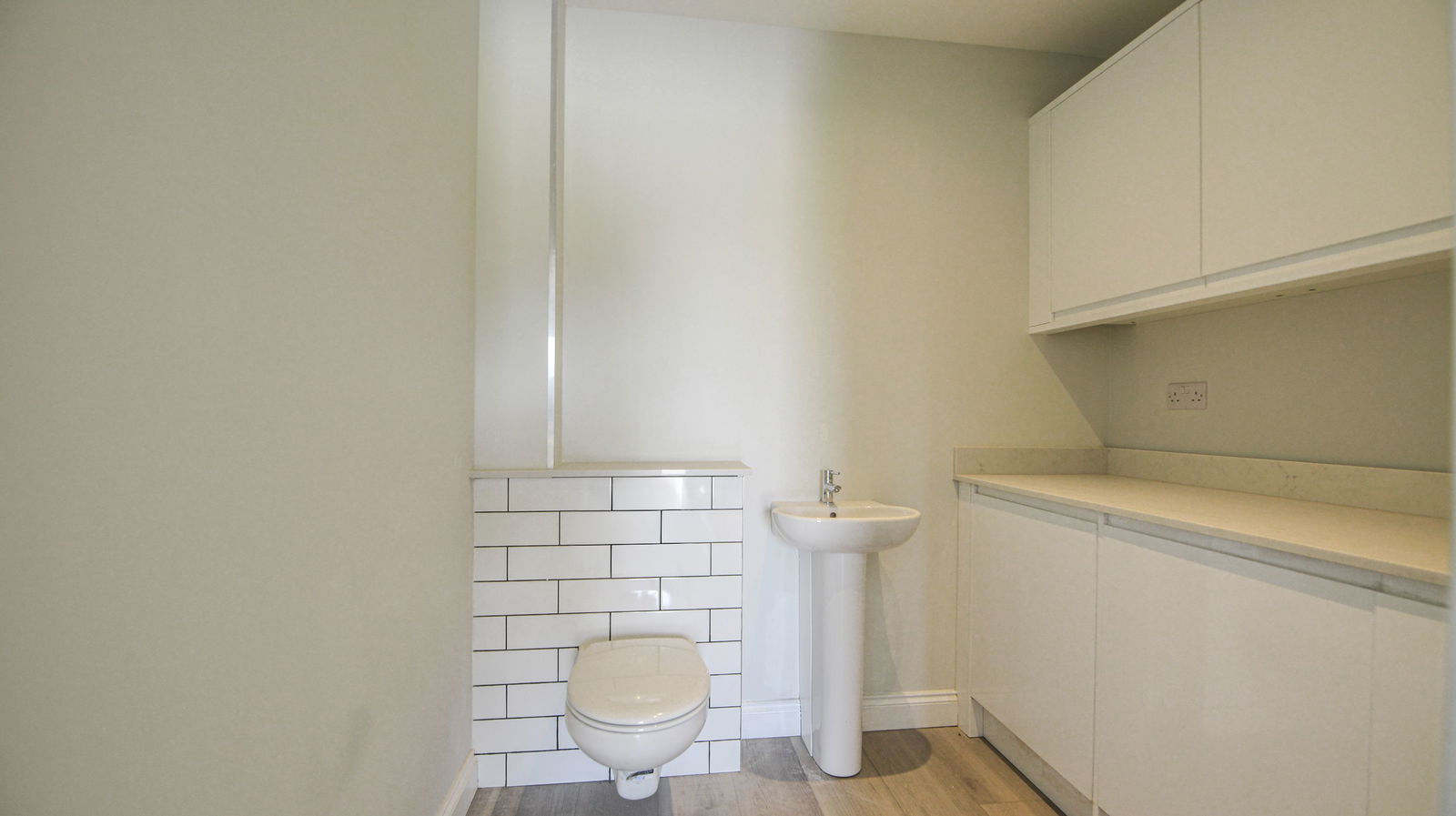 4 bed detached house to rent, Alfold 13