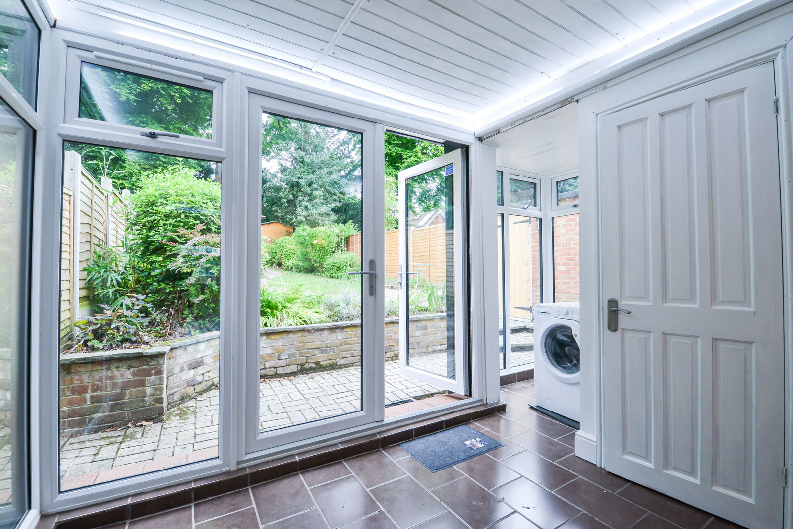 3 bed semi-detached house to rent in Newenham Road, Leatherhead  - Property Image 5