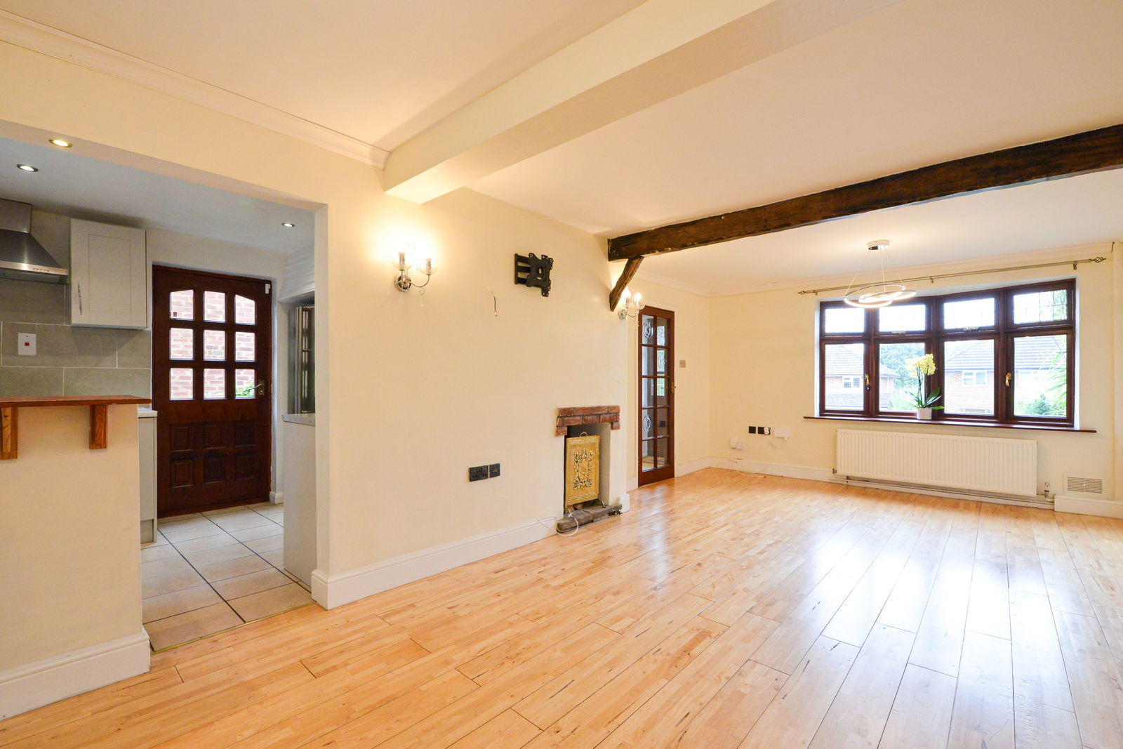 3 bed semi-detached house to rent in Newenham Road, Leatherhead 3