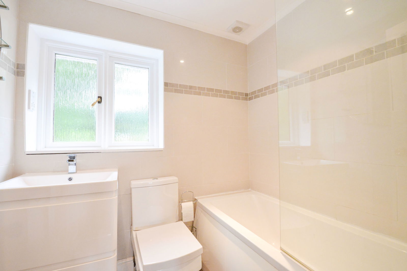 3 bed semi-detached house to rent in Newenham Road, Leatherhead 13