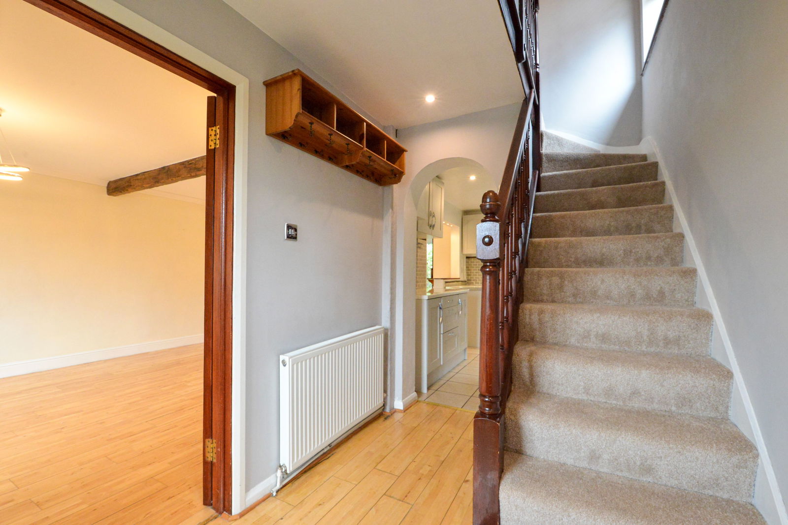 3 bed semi-detached house to rent in Newenham Road, Leatherhead 9