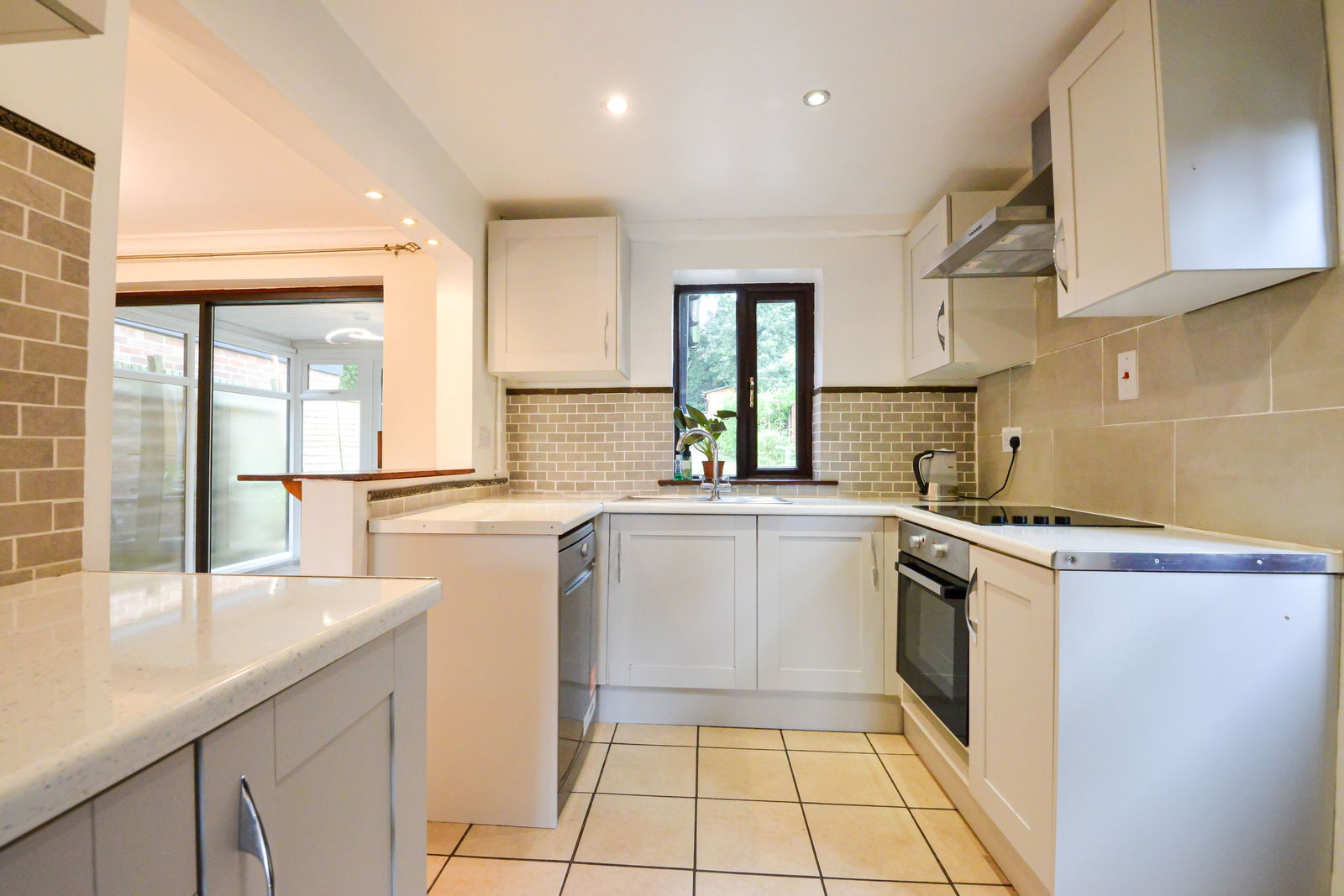 3 bed semi-detached house to rent in Newenham Road, Leatherhead 6