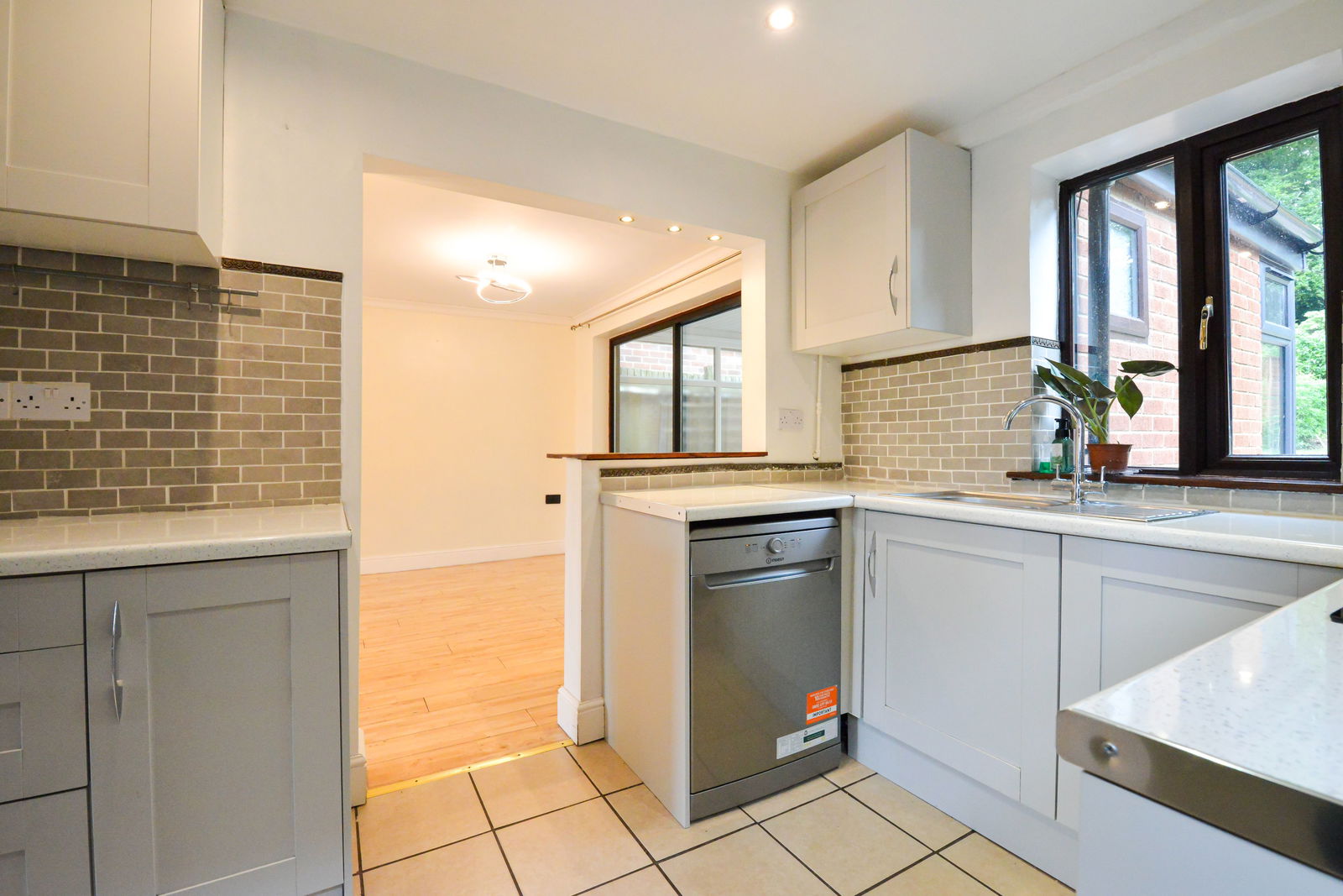 3 bed semi-detached house to rent in Newenham Road, Leatherhead 8