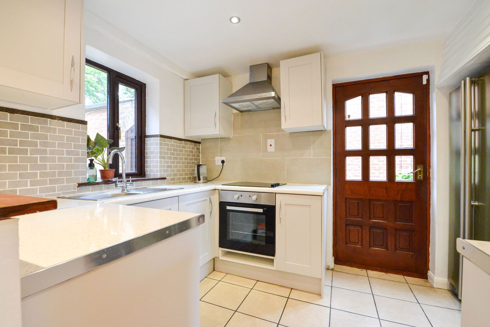 3 bed semi-detached house to rent in Newenham Road, Leatherhead  - Property Image 8