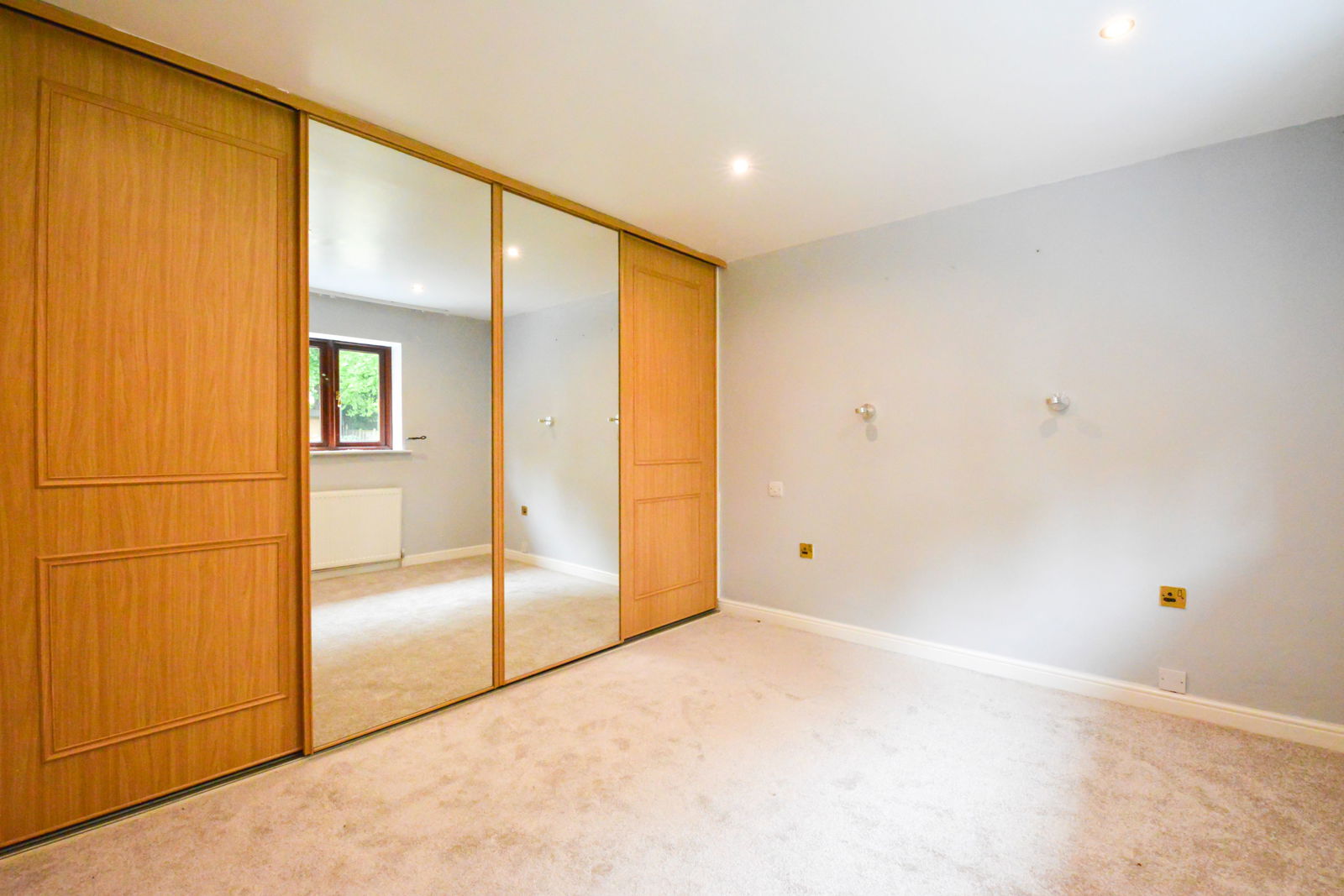 3 bed semi-detached house to rent in Newenham Road, Leatherhead 10