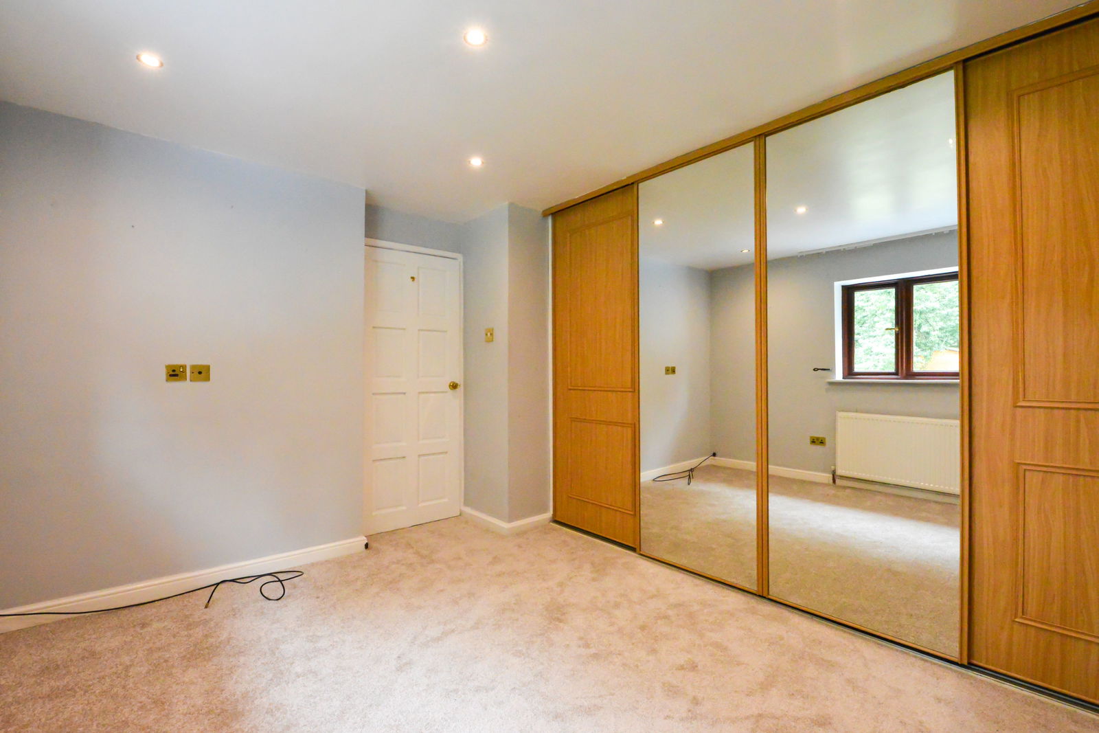 3 bed semi-detached house to rent in Newenham Road, Leatherhead 11