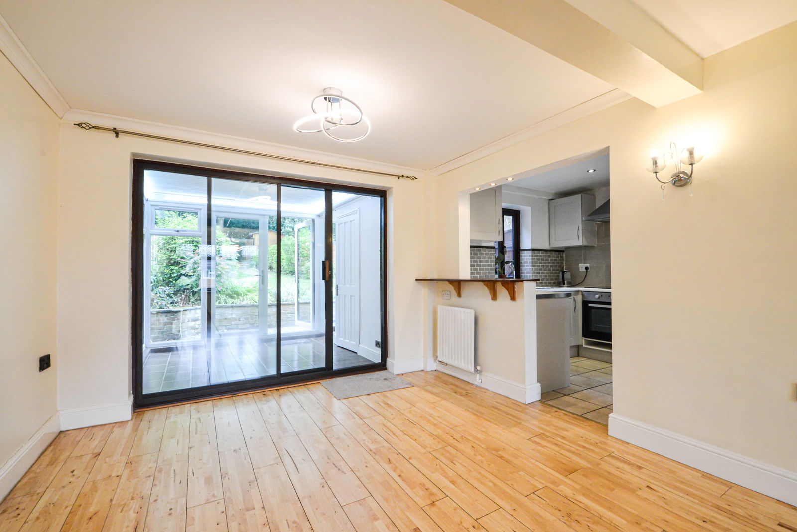 3 bed semi-detached house to rent in Newenham Road, Leatherhead 5