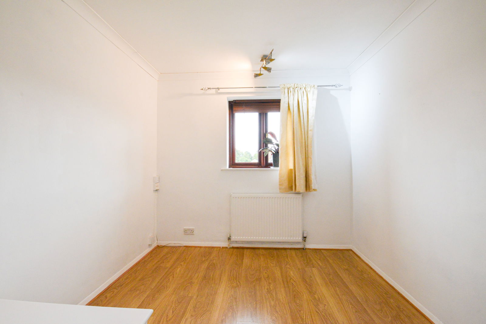 3 bed semi-detached house to rent in Newenham Road, Leatherhead 14