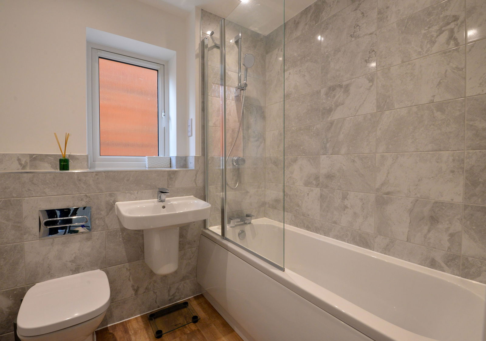 4 bed detached house to rent, Guildford 17