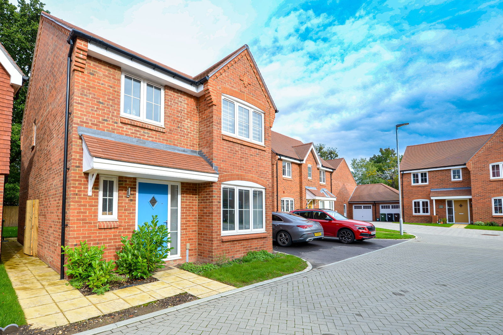 4 bed detached house to rent, Guildford, GU12