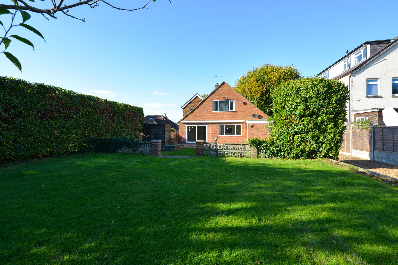 5 bed detached house to rent in Guildford Road, Leatherhead  - Property Image 1