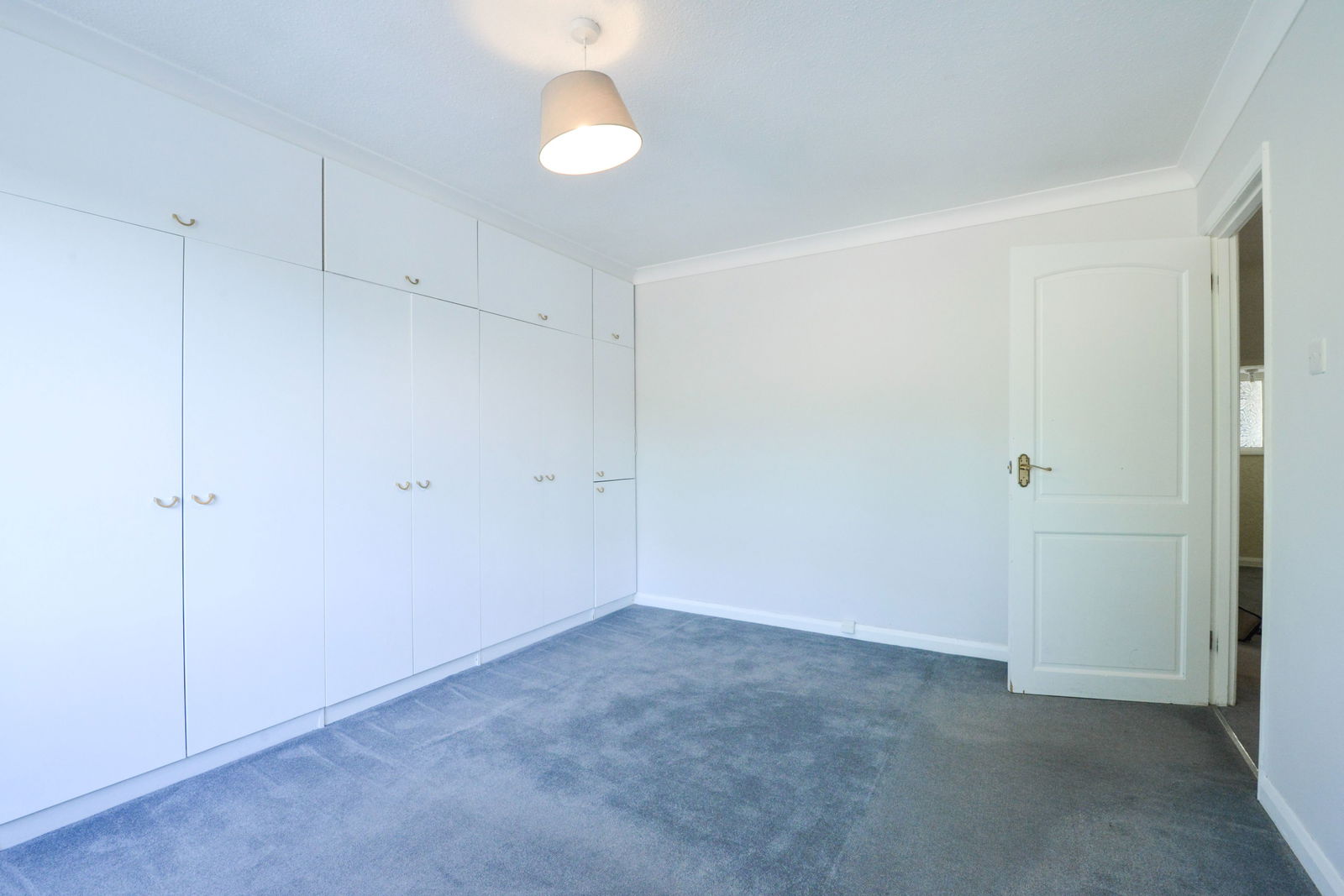 5 bed detached house to rent in Guildford Road, Leatherhead 14