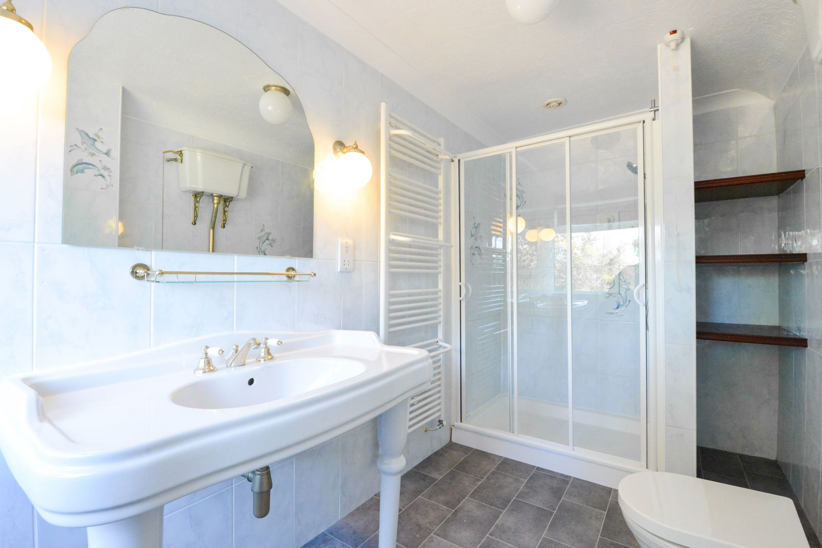 5 bed detached house to rent in Guildford Road, Leatherhead 10