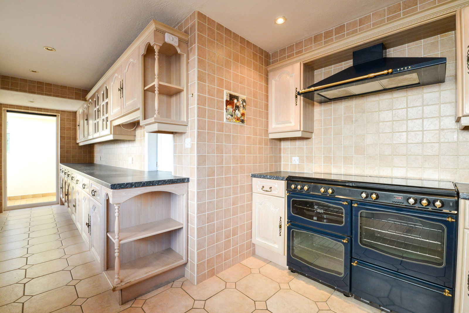 5 bed detached house to rent in Guildford Road, Leatherhead 6