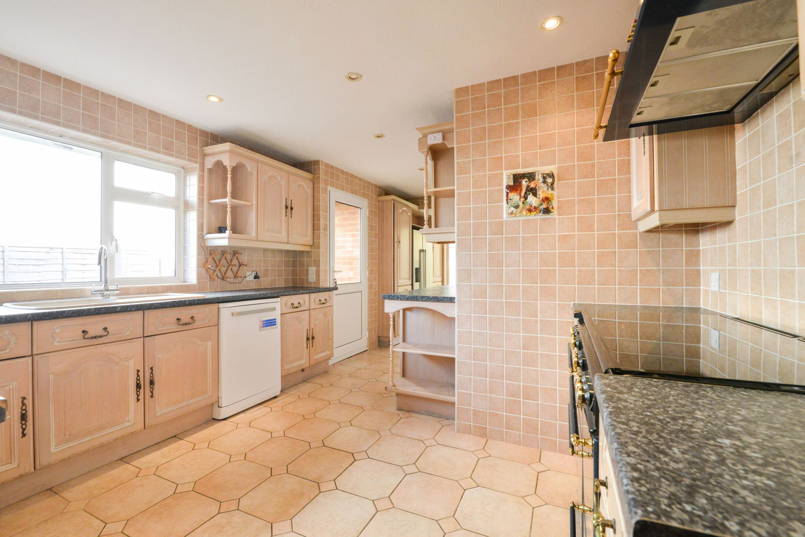 5 bed detached house to rent in Guildford Road, Leatherhead 7