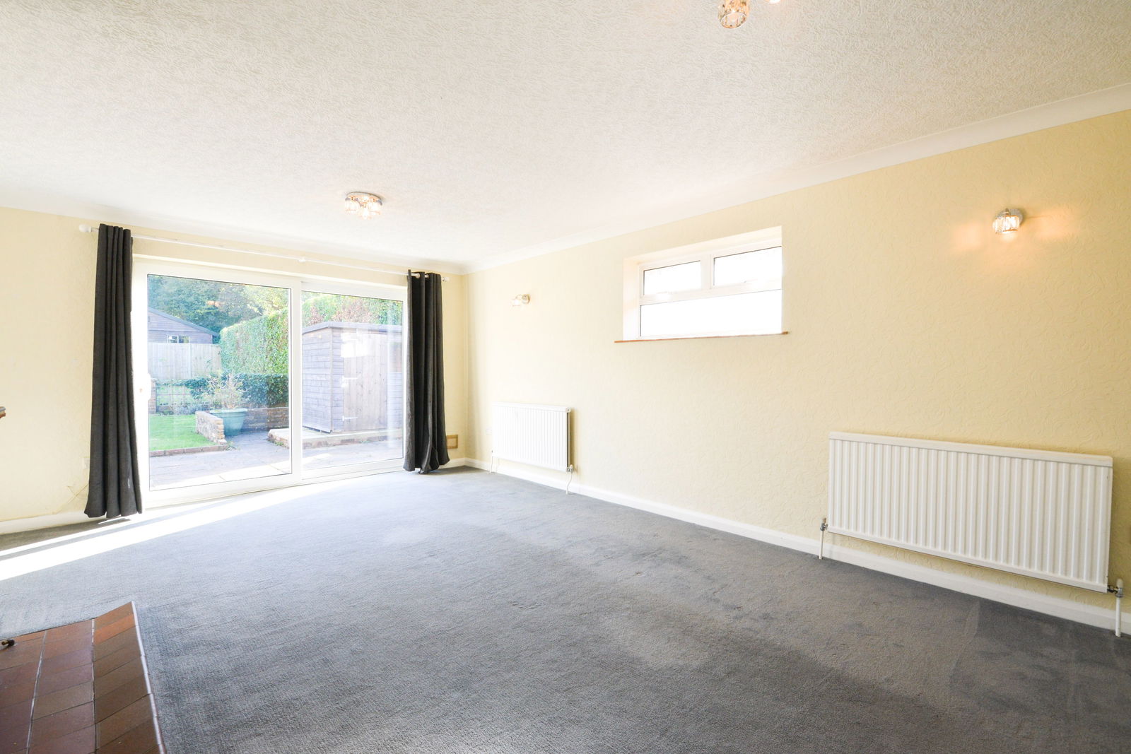 5 bed detached house to rent in Guildford Road, Leatherhead 5