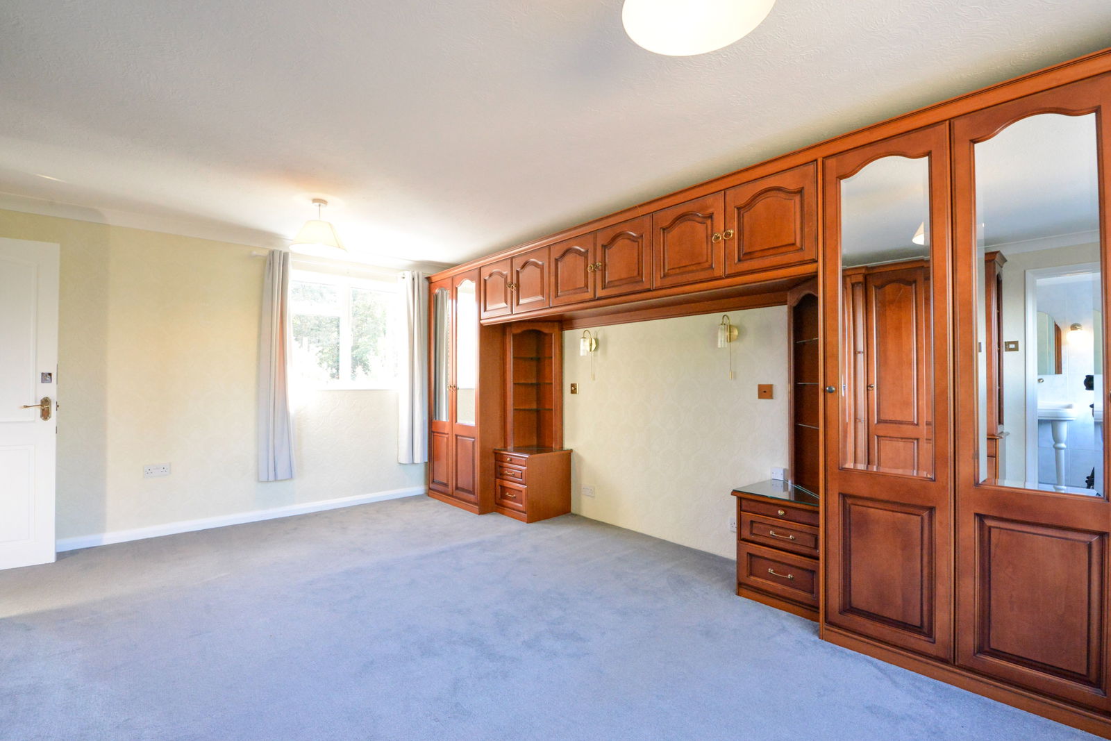 5 bed detached house to rent in Guildford Road, Leatherhead  - Property Image 10