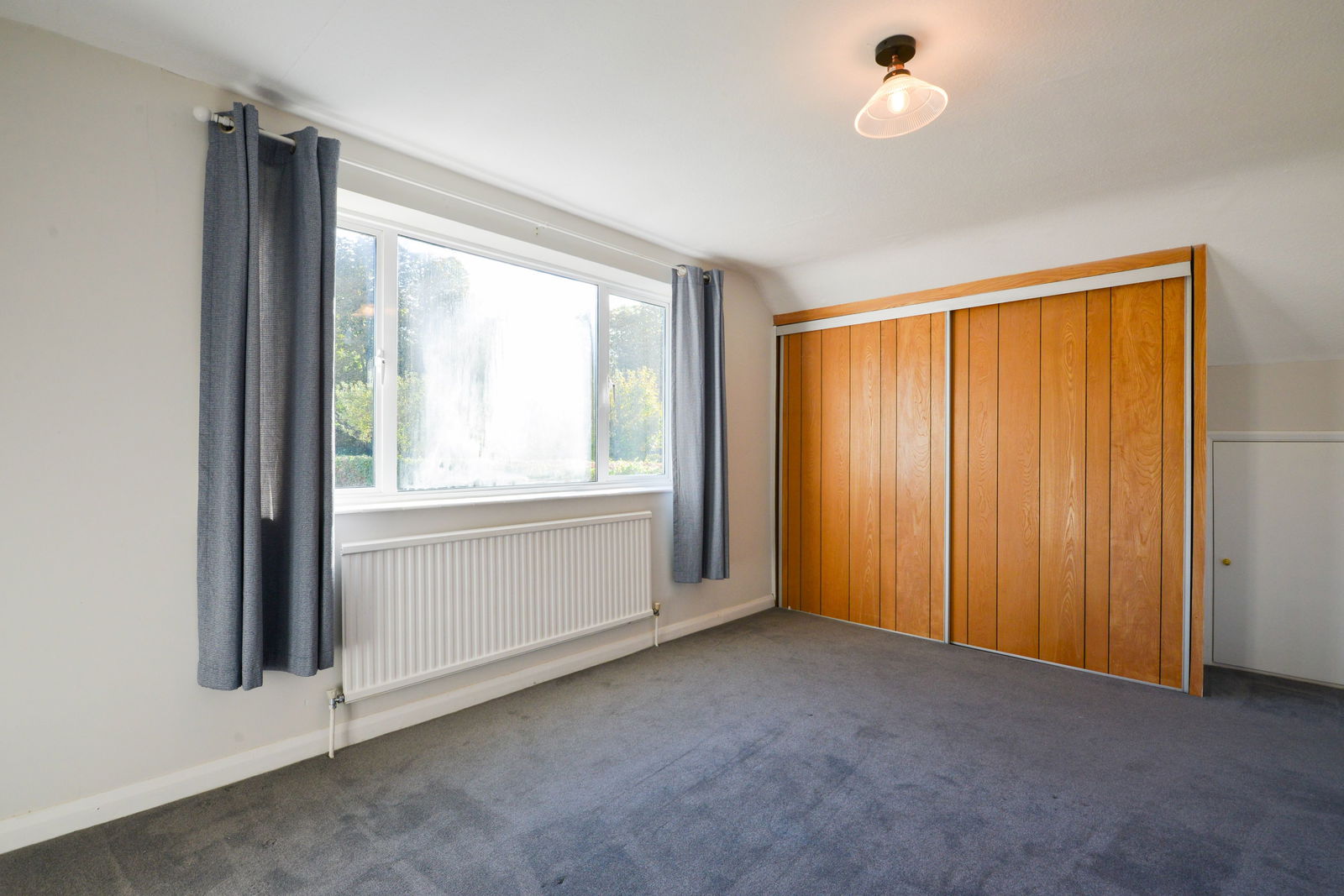 5 bed detached house to rent in Guildford Road, Leatherhead 11