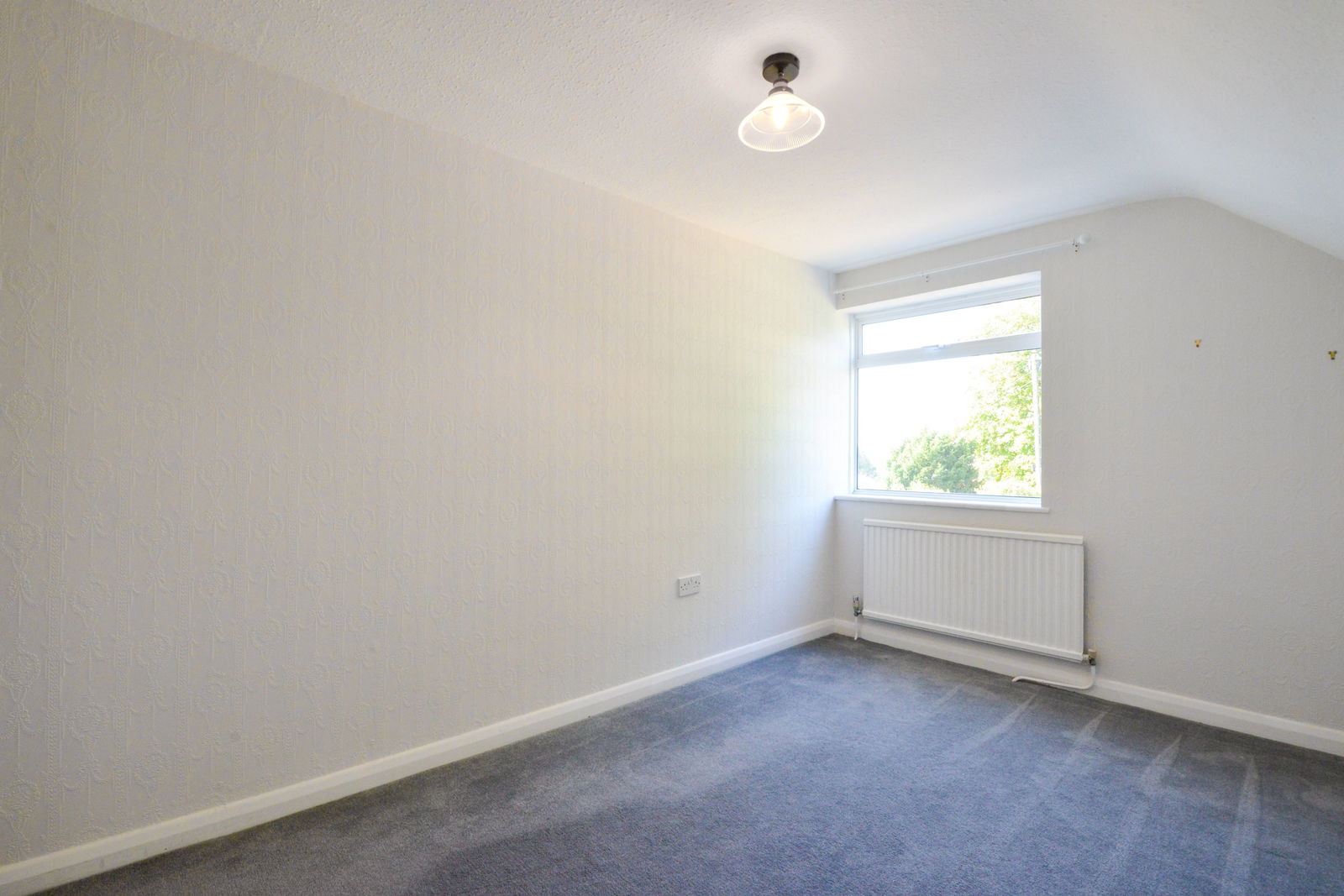 5 bed detached house to rent in Guildford Road, Leatherhead 12