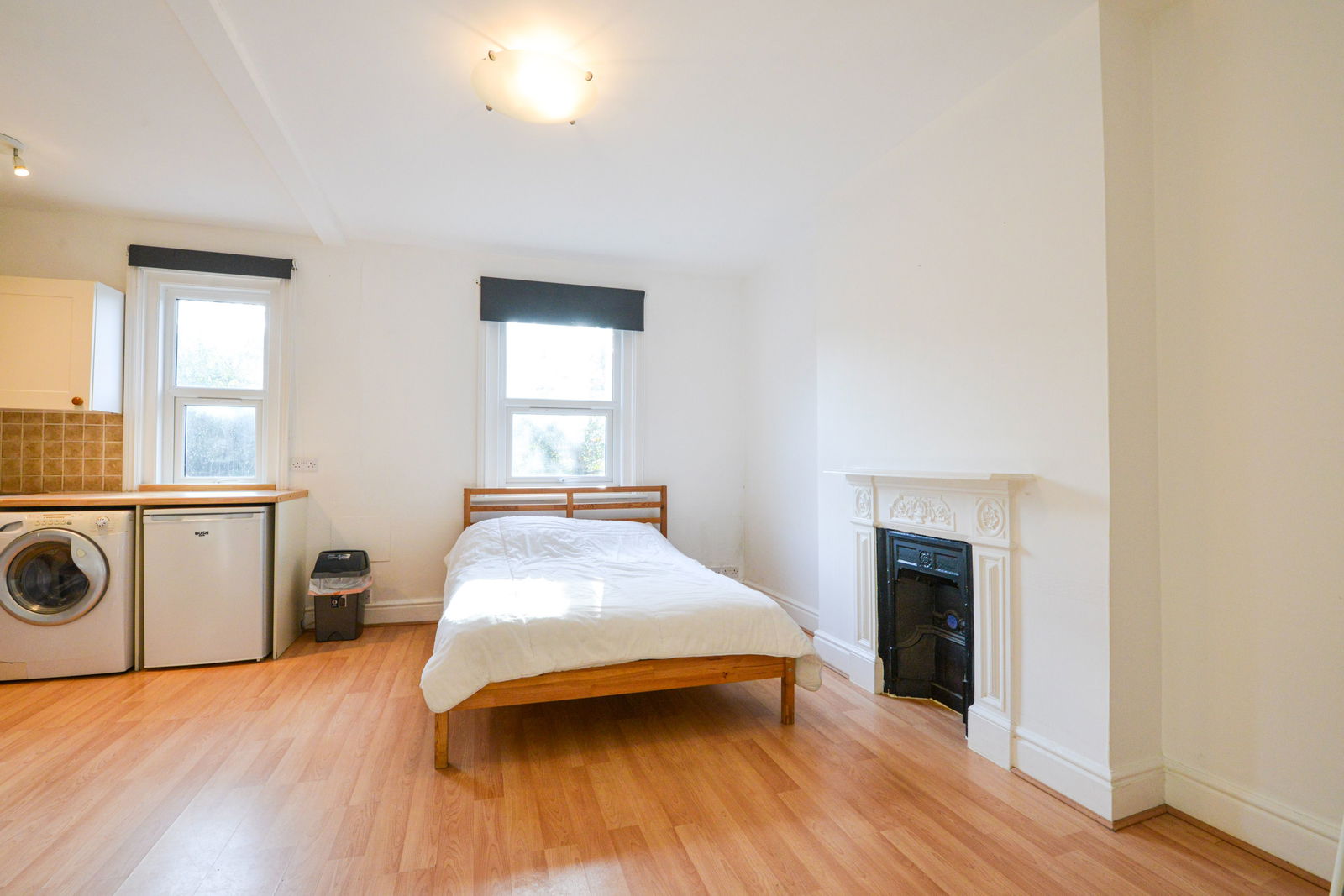 Studio flat to rent in York Road, Guildford  - Property Image 2