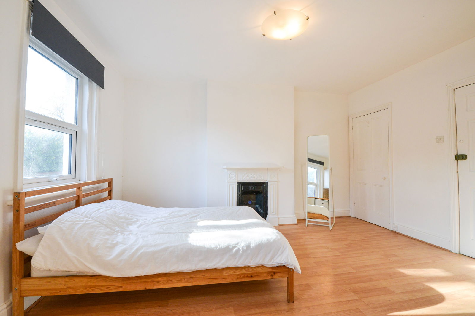 Studio flat to rent in York Road, Guildford  - Property Image 3