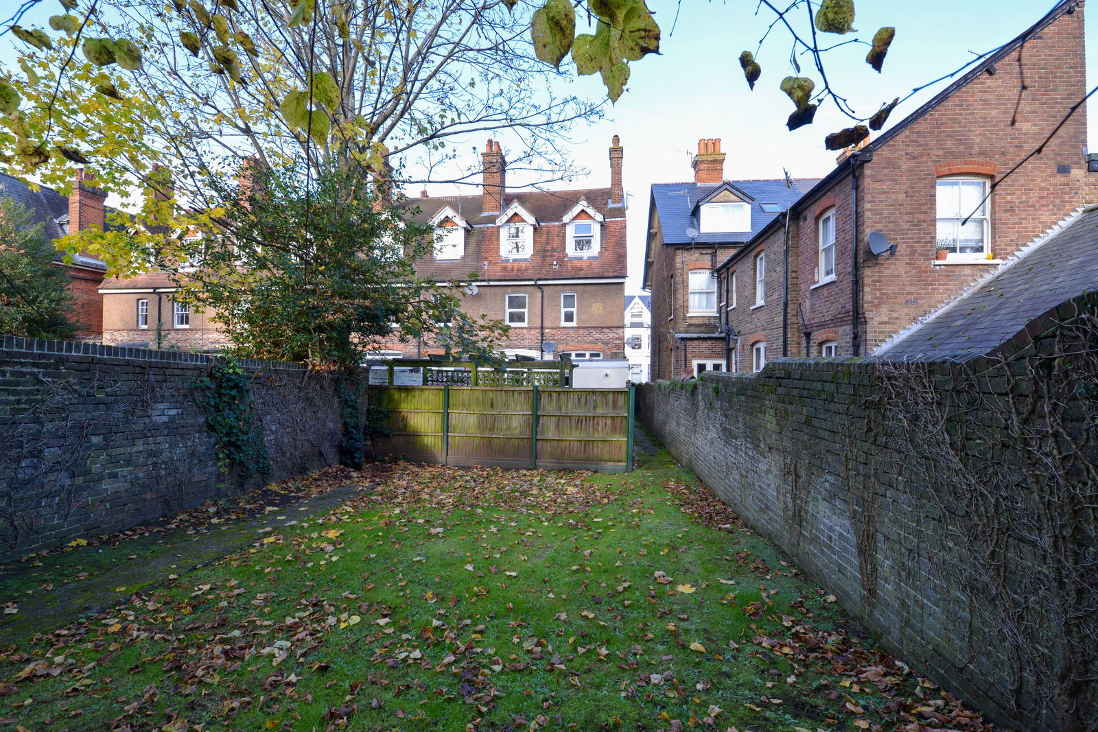 Studio flat to rent in York Road, Guildford  - Property Image 8