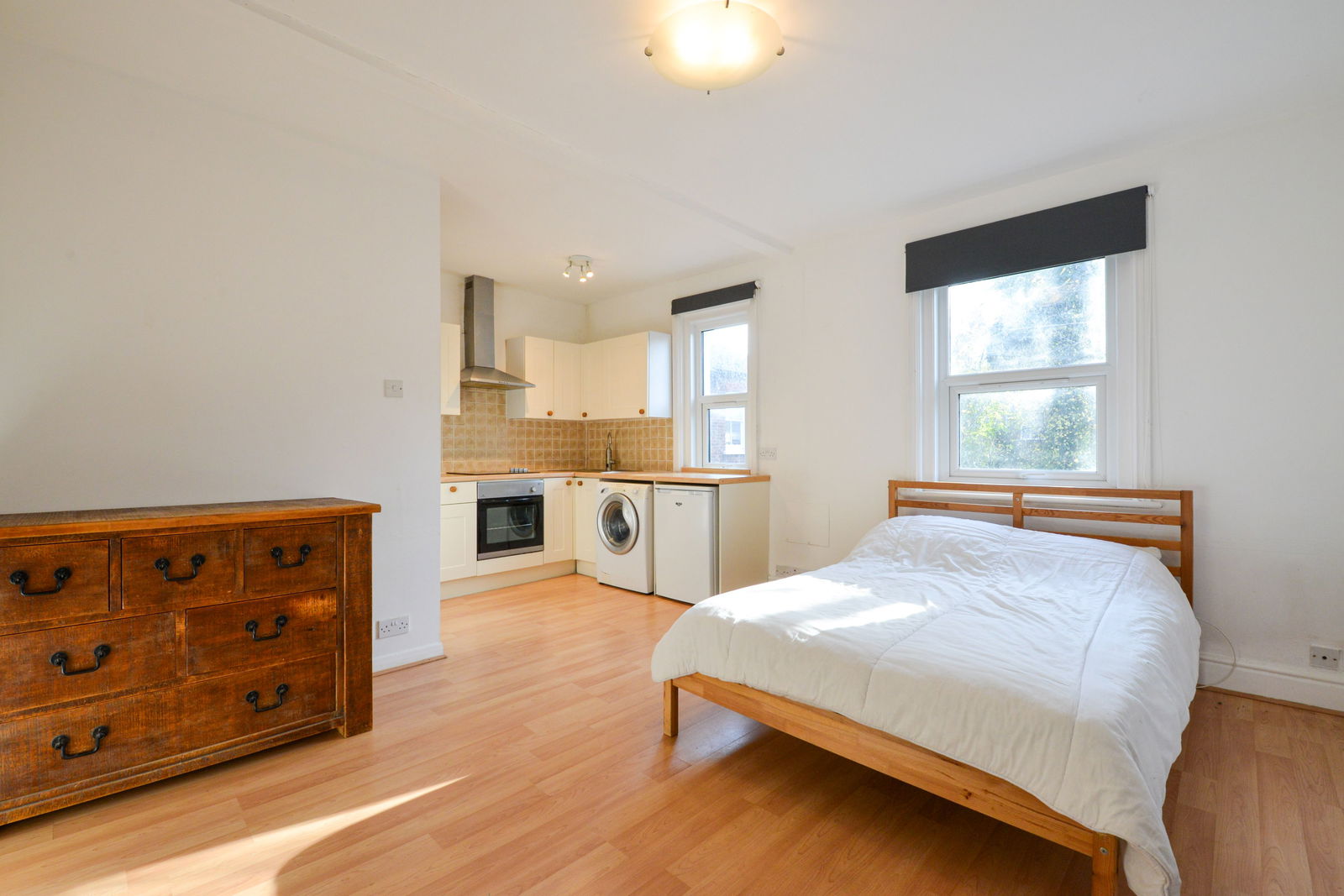 Studio flat to rent in York Road, Guildford  - Property Image 4