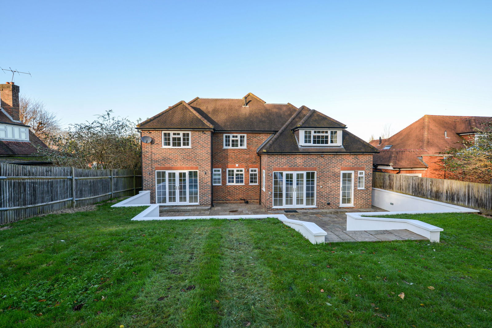 5 bed detached house to rent in Manor Way, Guildford  - Property Image 1