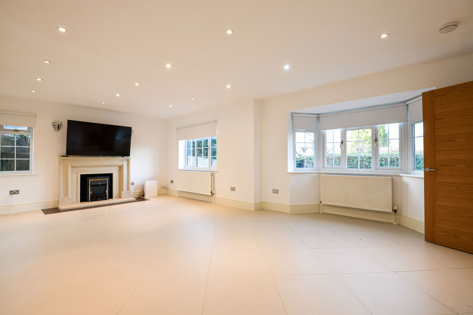 5 bed detached house to rent in Manor Way, Guildford  - Property Image 3