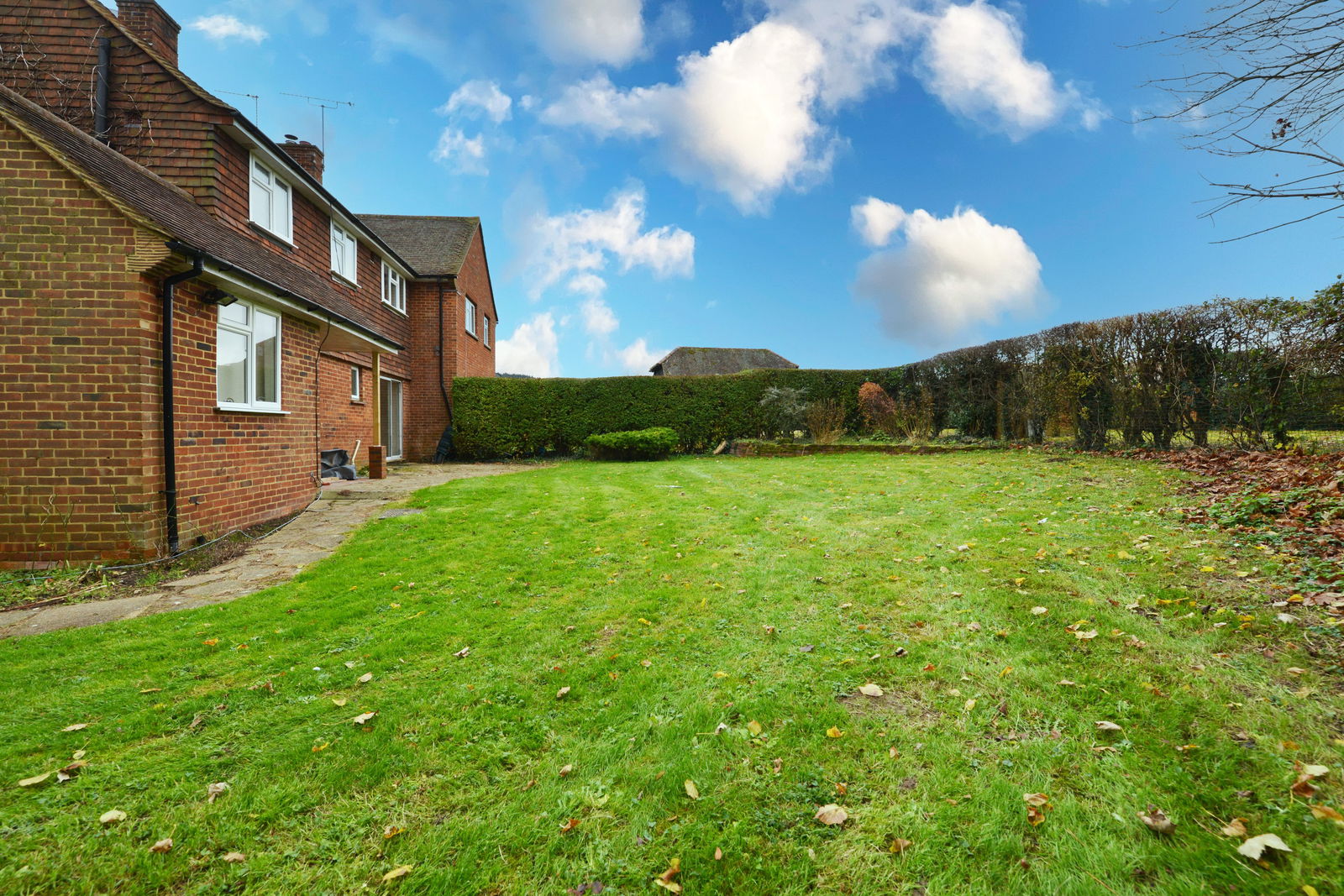 3 bed semi-detached house to rent in Blakes Lane, Leatherhead 18